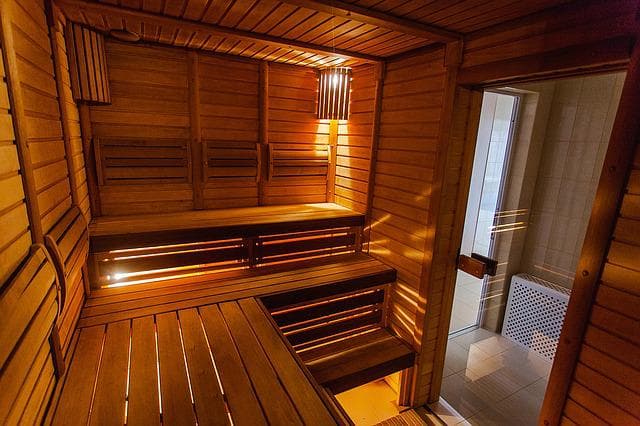 Interior de una sauna finlandesa