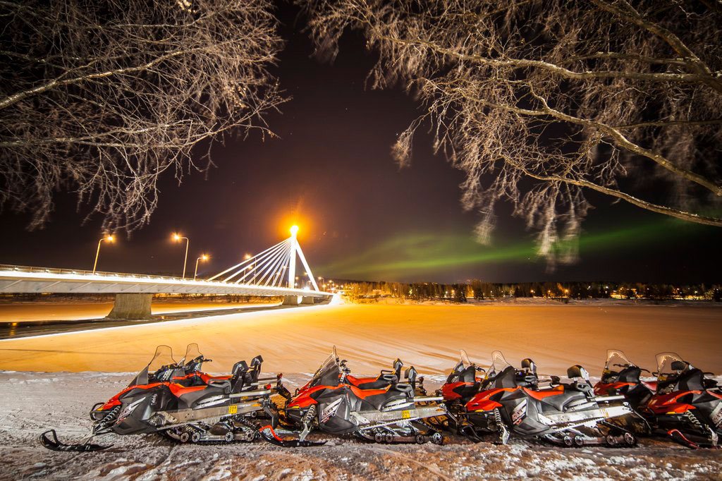 Safari de auroras boreales en moto de nieve 